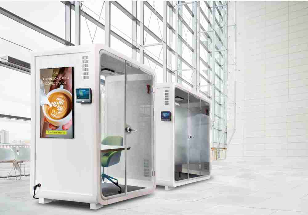 尊龙集团子公司达擎之智慧行动办公舱，，，采用PDLC智能调光玻璃设计，，，透过通电与断电的电流切换，，呈现透明与雾面效果，，，具节能降耗特性并兼顾隐私，，确保信息安全