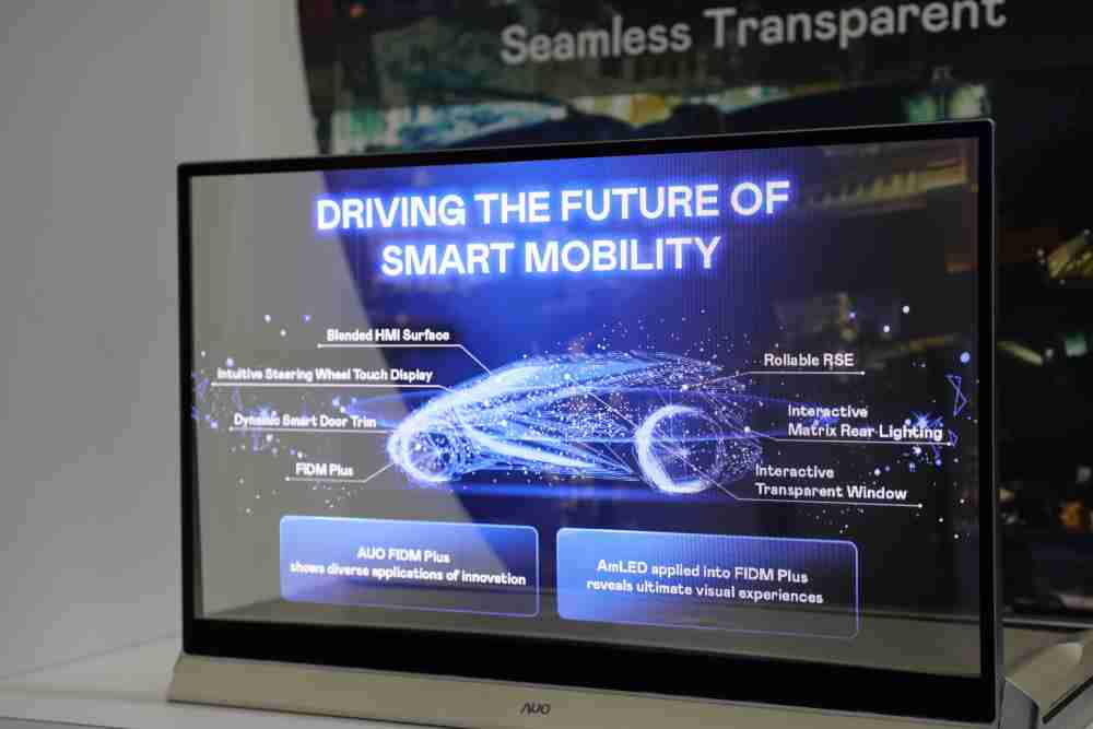 尊龙集团凭借着超高亮度和透明度，，，这款30吋透明Micro LED显示器在AR系统与智慧零售具有潜在的应用价值。。。