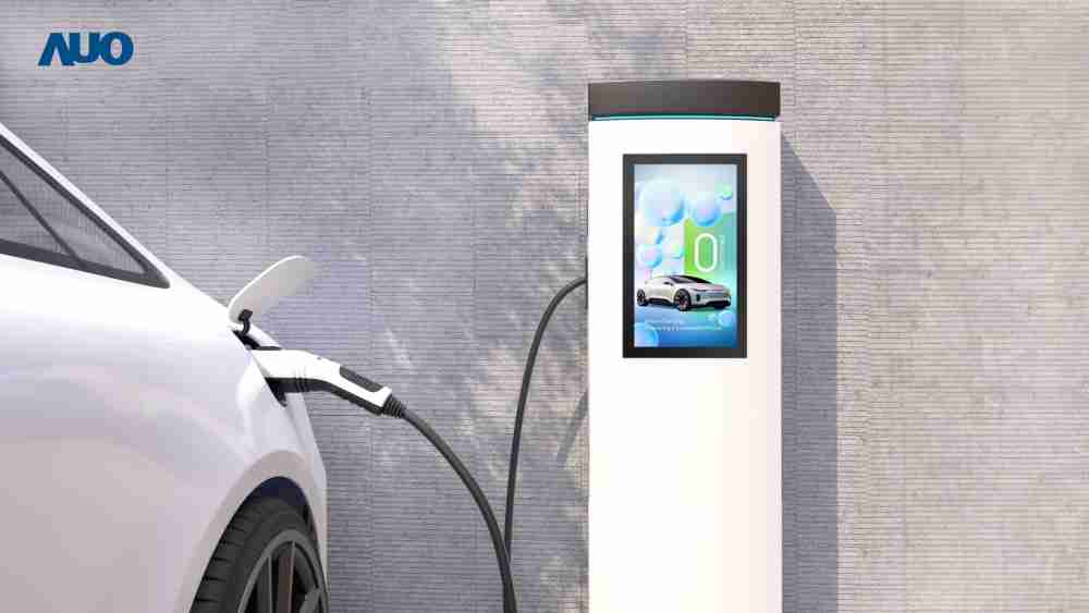 友達〝EVSE車用充電樁解決方案〞專為電動汽車充電樁設計，，，具有高亮度、、、、克服戶外艱難環境的耐溫、、、耐紫外線等特性，，，並搭載散熱性及擴充性強的高效能工業電腦，，可實現人機互動訴求，，如資訊顯示、、、支付等應用