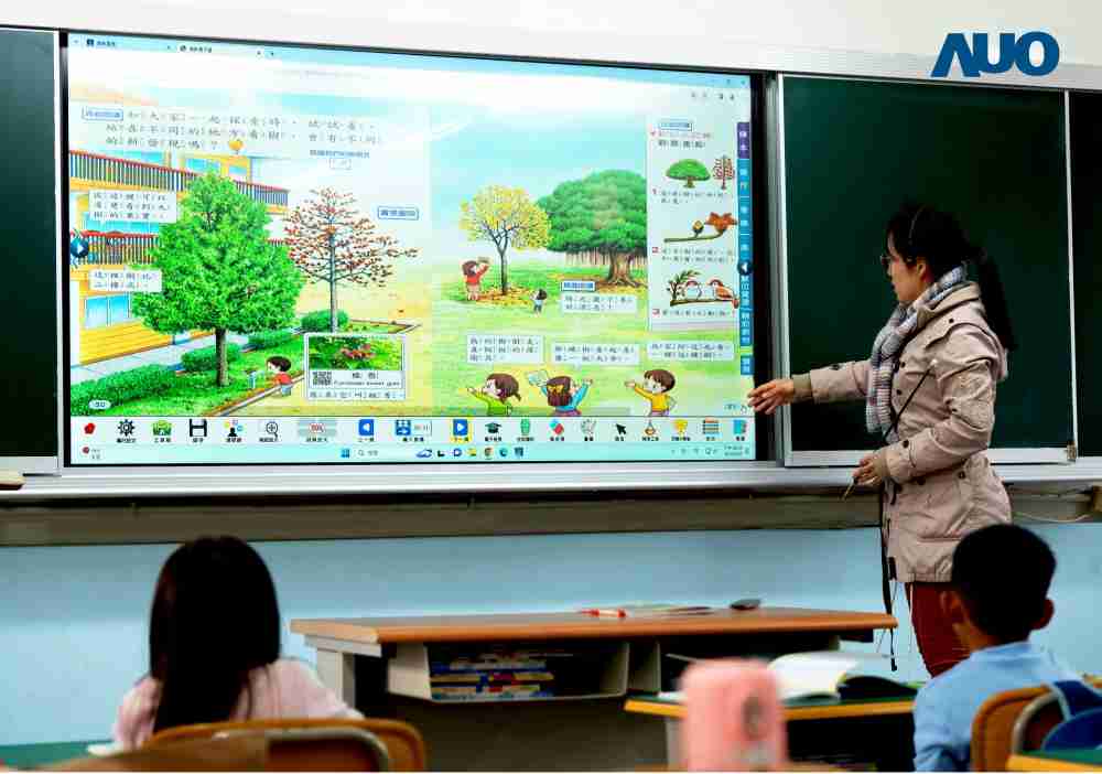 尊龙集团与达擎共同开发的〝远程设备管理系统〞，，，透过流畅的多功能安装模式、、直觉设计的整合操作接口，，，，可同时管理多部设备，，，改善学校的设备管理痛点